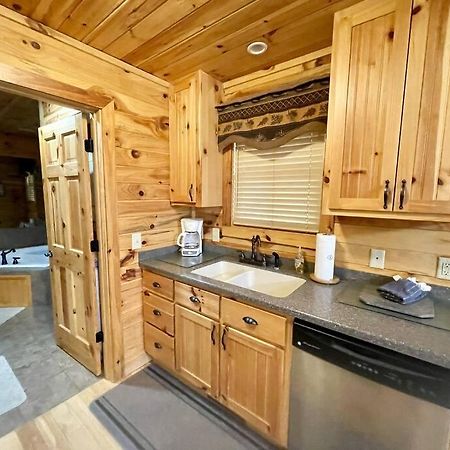 2 Bed Cabin Hot Tub Close To Helen #16 Bagian luar foto