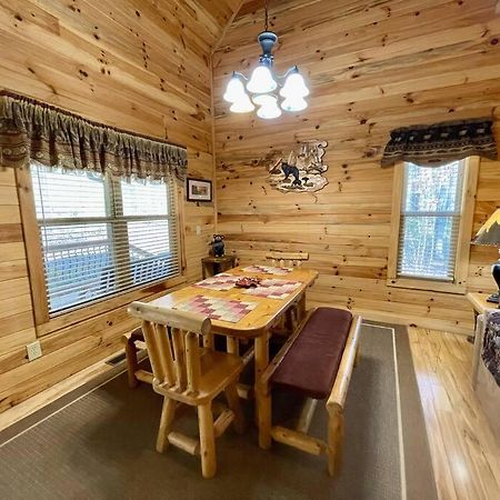 2 Bed Cabin Hot Tub Close To Helen #16 Bagian luar foto
