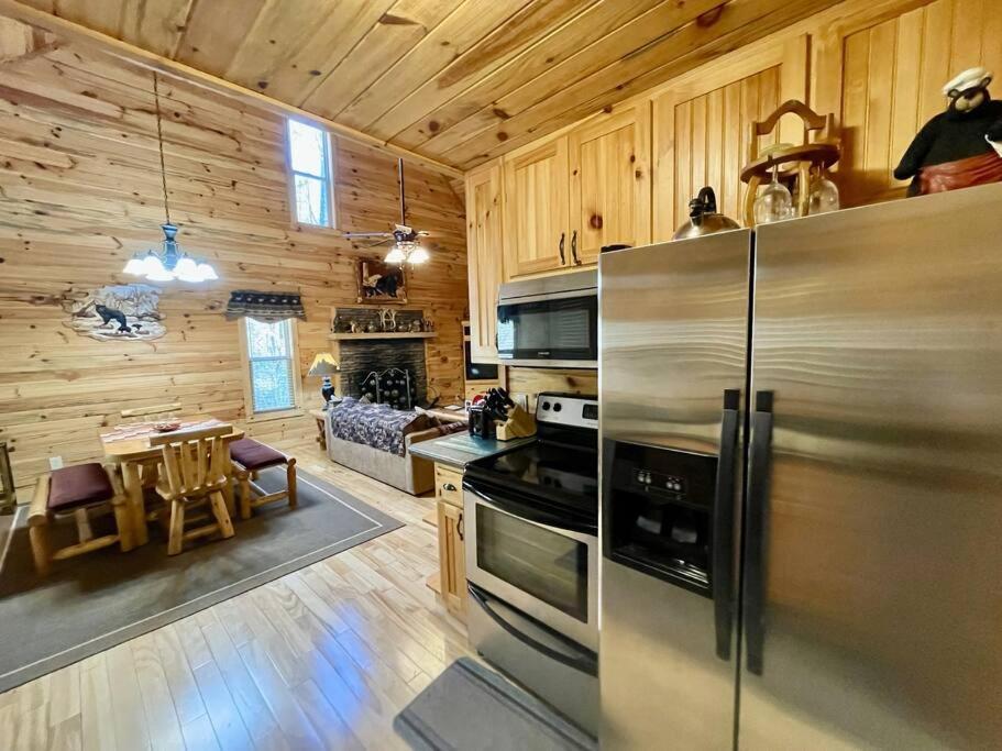 2 Bed Cabin Hot Tub Close To Helen #16 Bagian luar foto