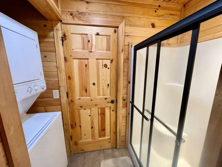2 Bed Cabin Hot Tub Close To Helen #16 Bagian luar foto