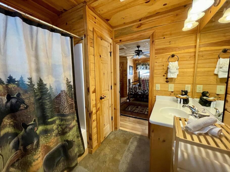 2 Bed Cabin Hot Tub Close To Helen #16 Bagian luar foto