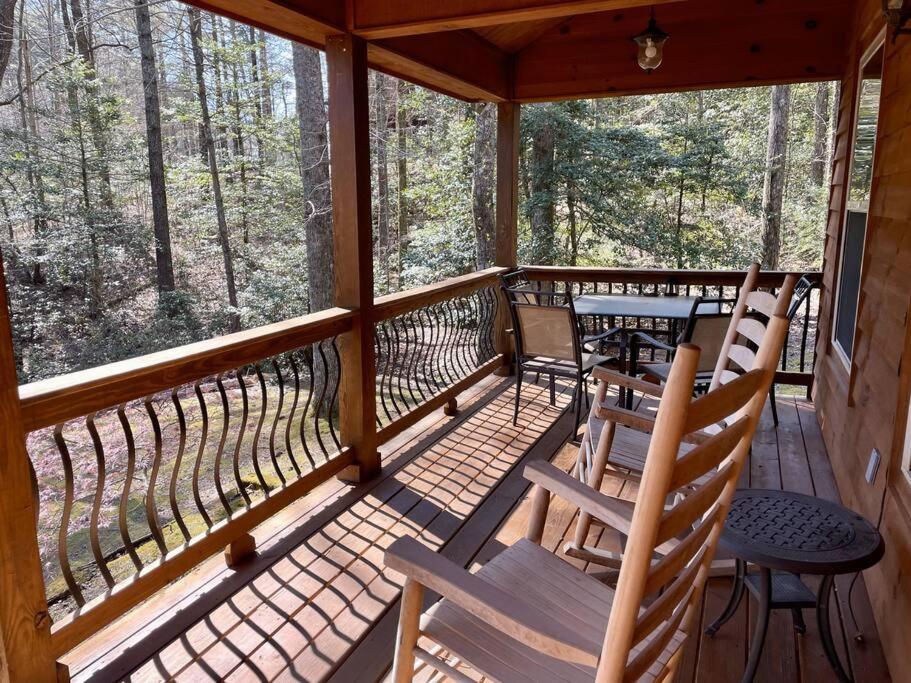 2 Bed Cabin Hot Tub Close To Helen #16 Bagian luar foto