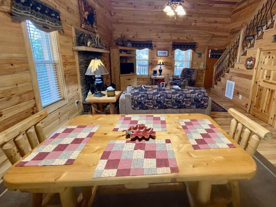2 Bed Cabin Hot Tub Close To Helen #16 Bagian luar foto