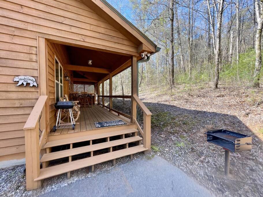2 Bed Cabin Hot Tub Close To Helen #16 Bagian luar foto