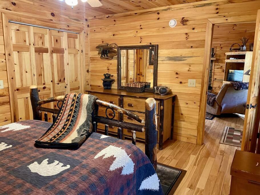 2 Bed Cabin Hot Tub Close To Helen #16 Bagian luar foto