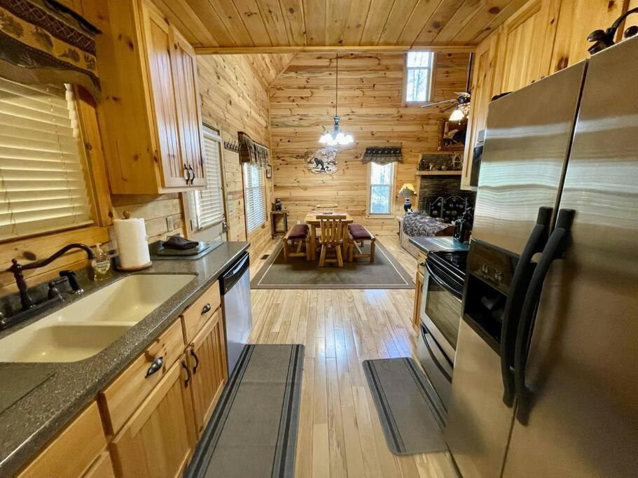 2 Bed Cabin Hot Tub Close To Helen #16 Bagian luar foto