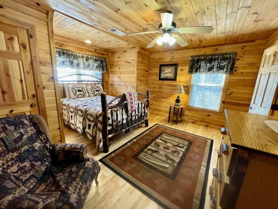 2 Bed Cabin Hot Tub Close To Helen #16 Bagian luar foto