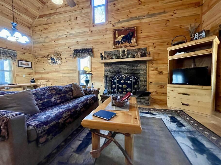 2 Bed Cabin Hot Tub Close To Helen #16 Bagian luar foto